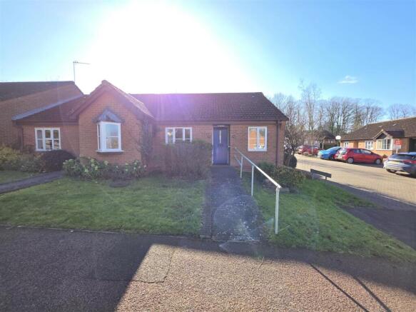 24 Warwick Way, Ashby-De-La-Zouch