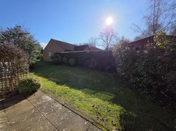 24 Warwick Way, Ashby-De-La-Zouch