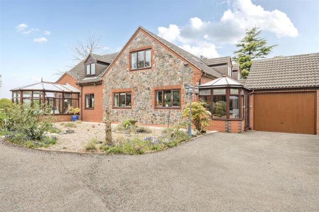 Manor Drive, Worthington