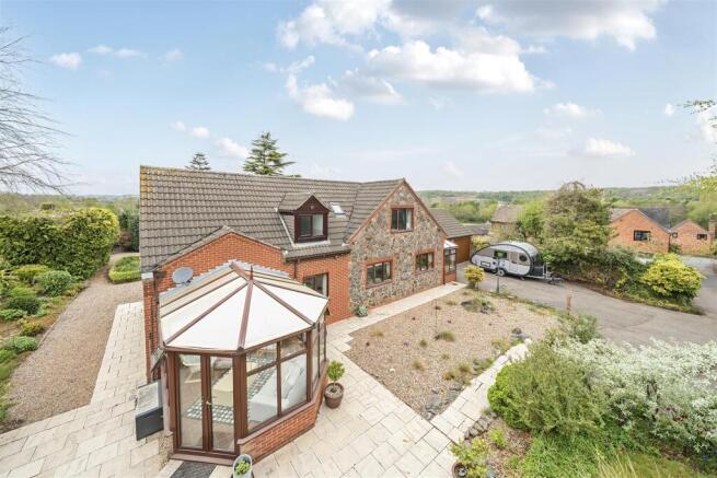 Manor Drive, Worthington