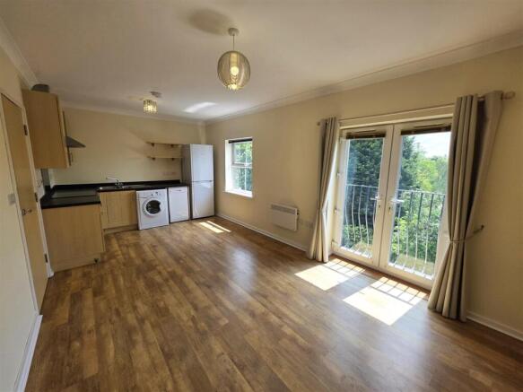 LOUNGE KITCHEN