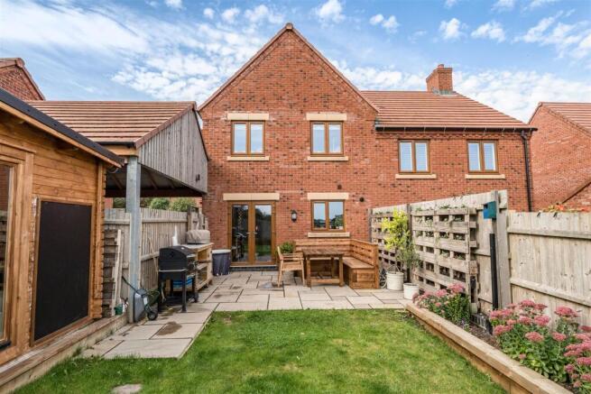 7 Poplar Close