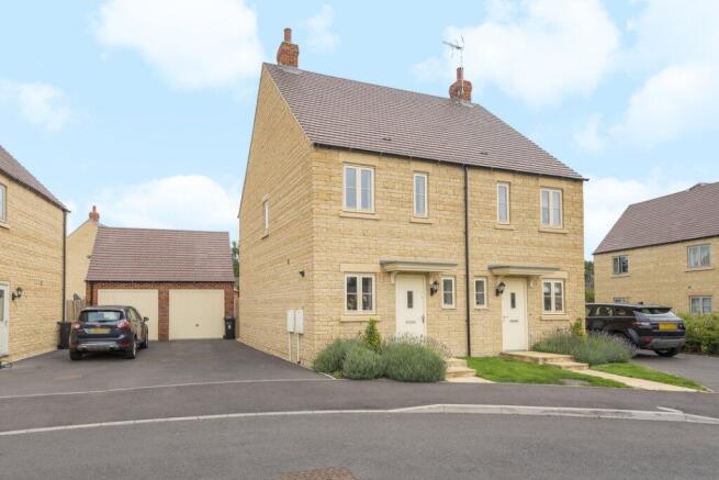 8 Buttercup Close