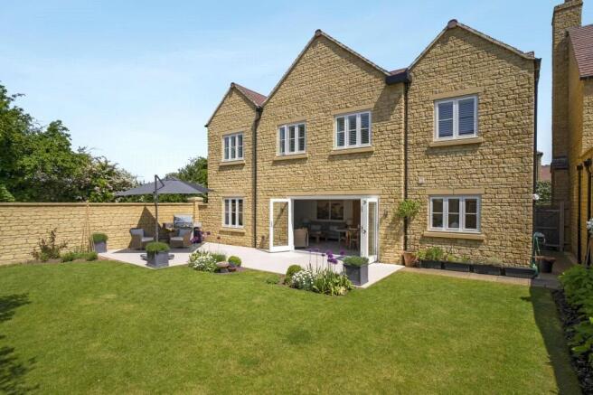 8 Barnard Crescent