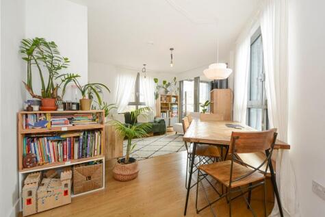 Avebury Court, London, SE16