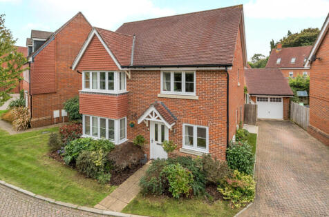 Grayling Close, Godalming, Surrey, GU7