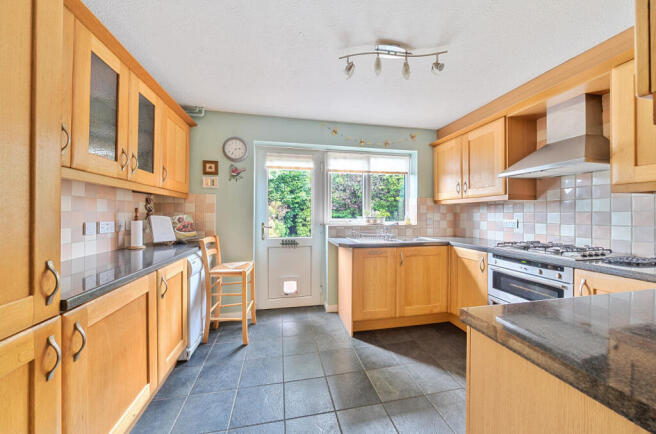 1373027-16-6904c2...