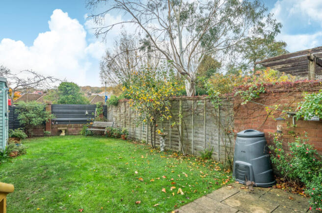 1374717-4-690b45e...