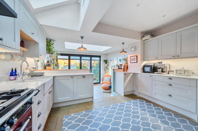 1383745-19-692085...