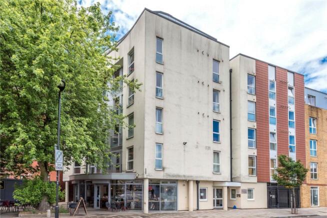 2 bedroom apartment for sale in Enfield Road, Islington, London, N1, N1