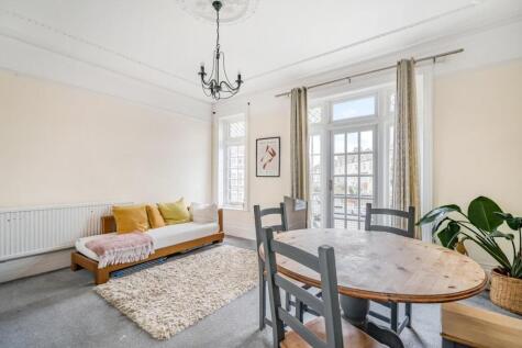 Sternhold Avenue, London, Balham, SW2