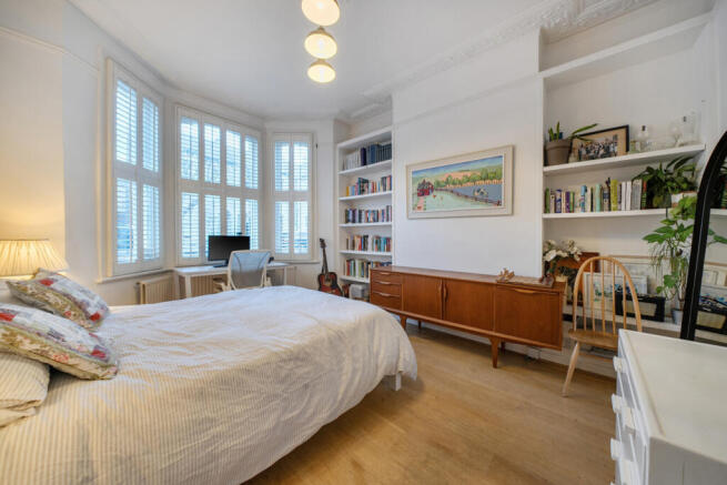 1404314-7-697ce46...