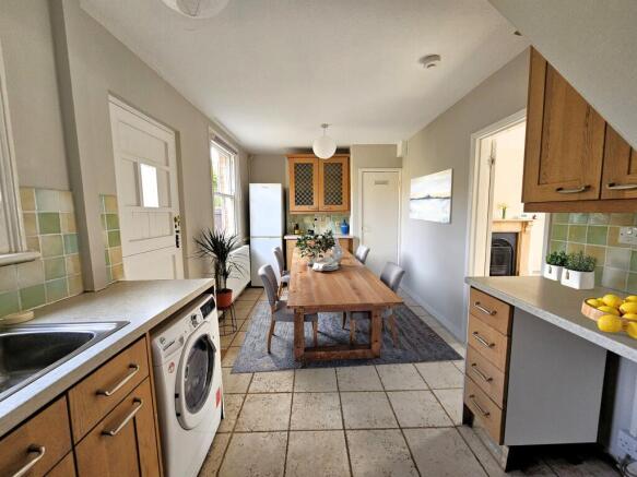 Kitchen / Dining Area