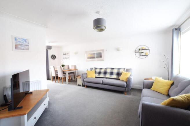 Sitting Room / Dining Room