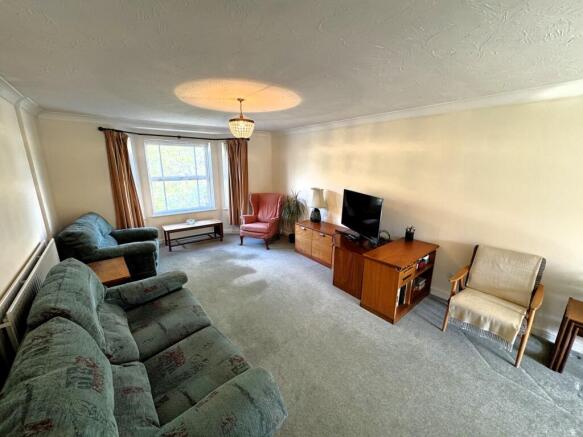 Living Room / Dining