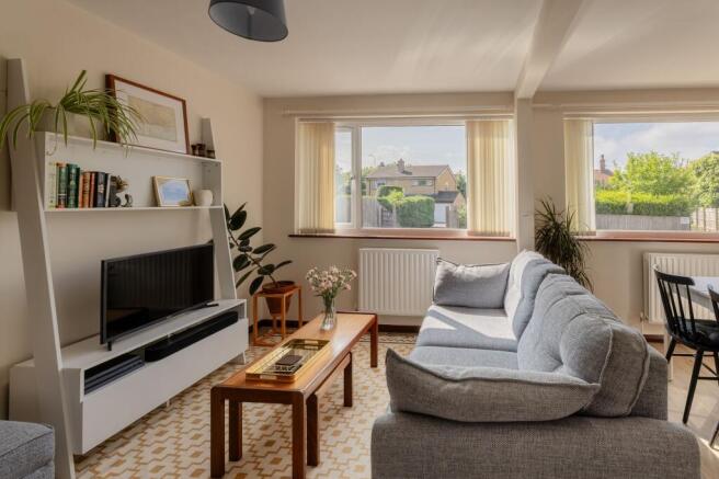 Open-Plan Living Room / Kitchen / Dining Room