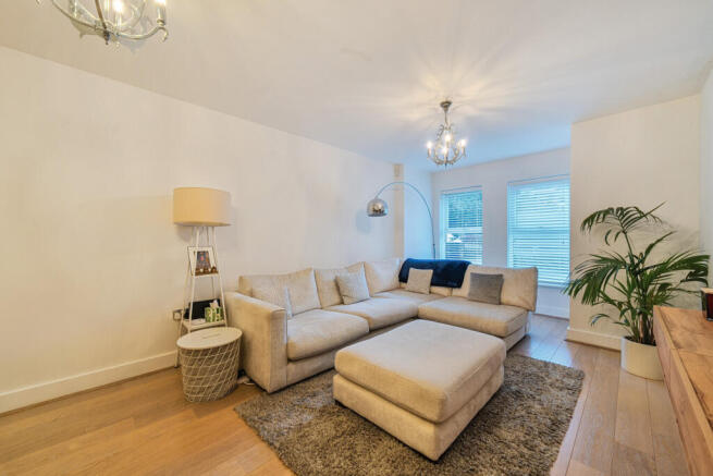 1405412-11-697b93...