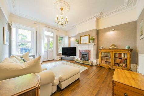 Chiswick - 2 bedroom flat for sale