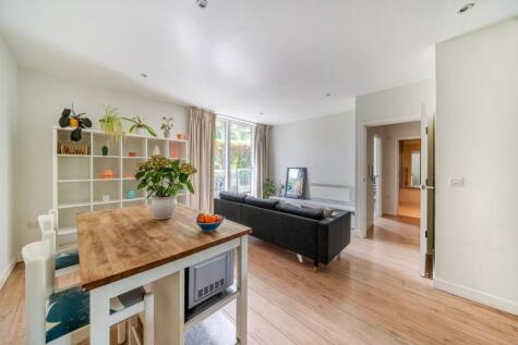 Chadwell Lane, London, N8