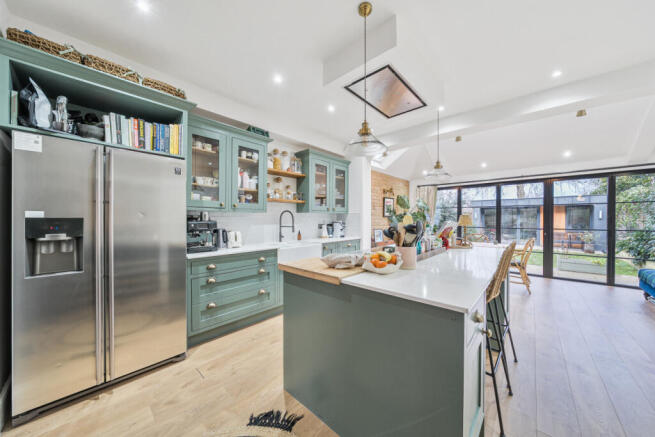 1395764-3-695d384...