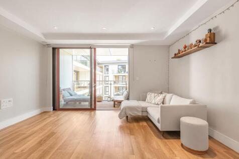 Knaresborough Drive, Earlsfield, London, SW18