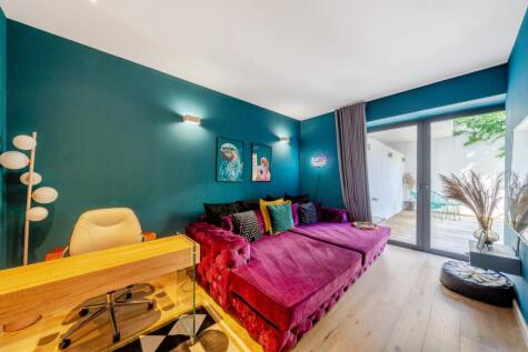 Archway Road, London, N6