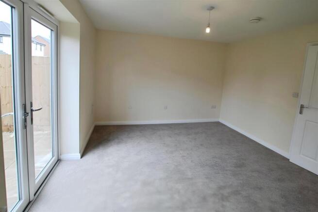www.primechoiceproperties.co.uk living room.jpg