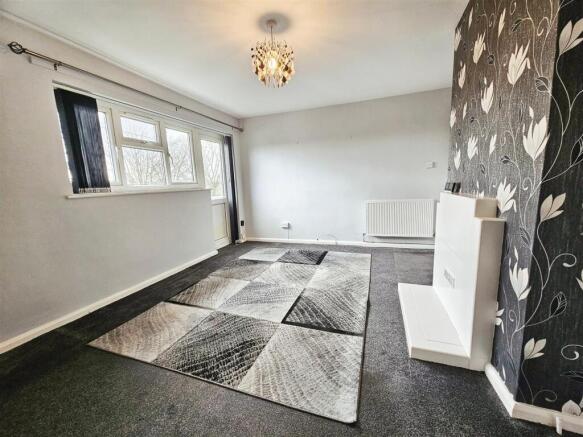 www.primechoiceproperties.co.uk - lounge.jpg