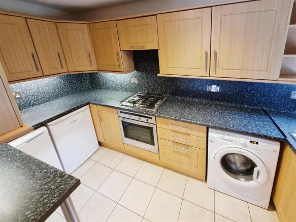 Kitchen-Bedford-Prime Choice-Best Letting Agents.j