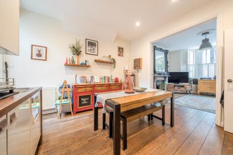 Crewdson Road, London, Oval, SW9