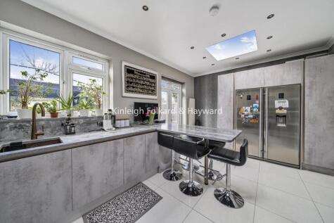 Connaught Gardens, Palmers Green, London, N13