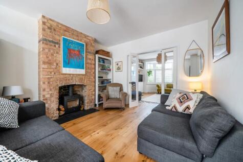 Dawlish Avenue, London, N13