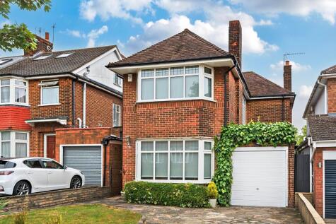 Lonsdale Drive, Enfield, EN2