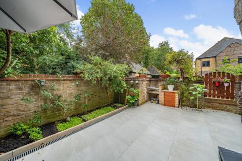 Cunard Walk, Surrey Quays, London, SE16