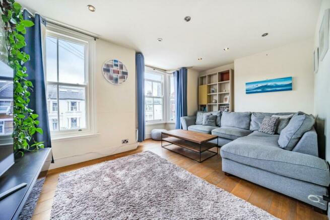 2 bedroom flat for sale in Vant Road, Tooting, SW17