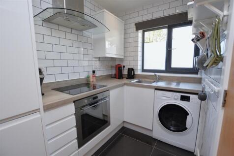 London Road, Mitcham, CR4