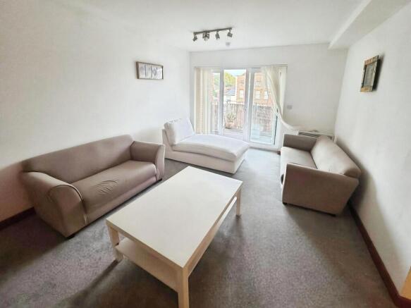 Living Room (b)