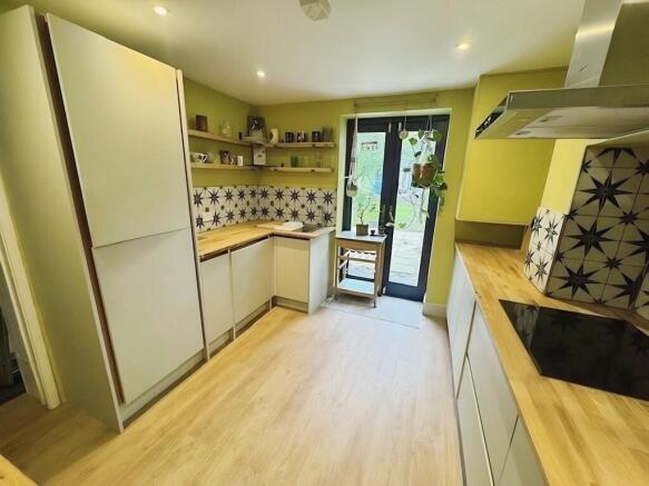 Kitchen (b)