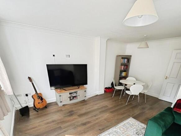 Living Room (b)