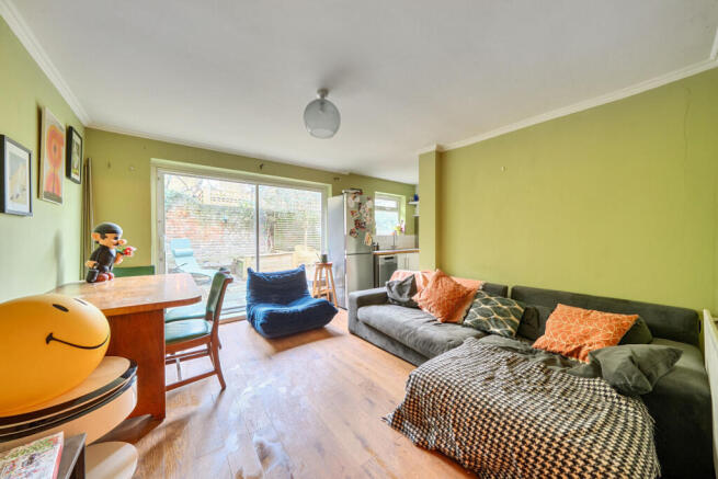 1404535-12-697781...