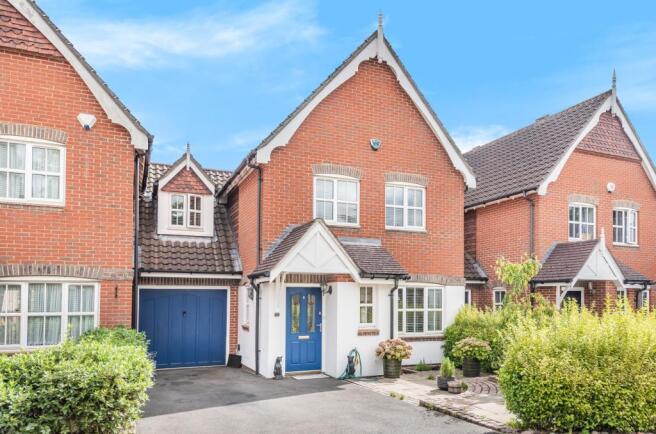 3 Bedroom Detached House For Sale In Royal Close Orpington Br6