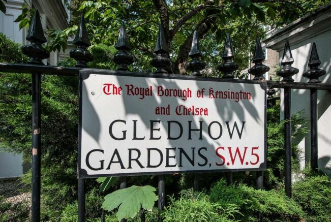 Gledhow Gardens Street Sign-1 - Copy.jpg