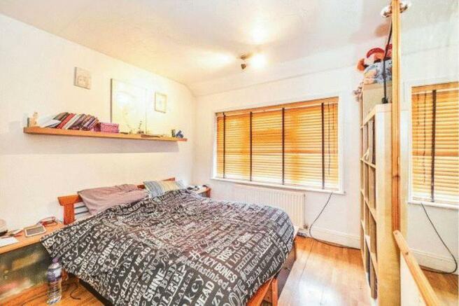 3 bedroom semi-detached house for sale in Cullington Close 