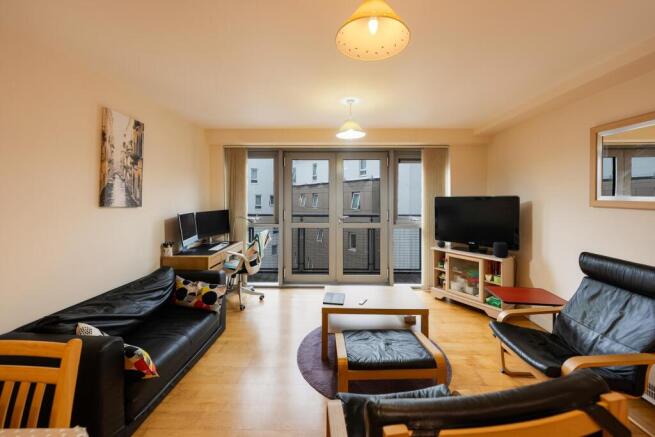 Living room ()