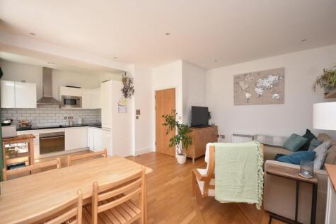 8 Woodlands, Hayes Point, Sully, CF64 5QE