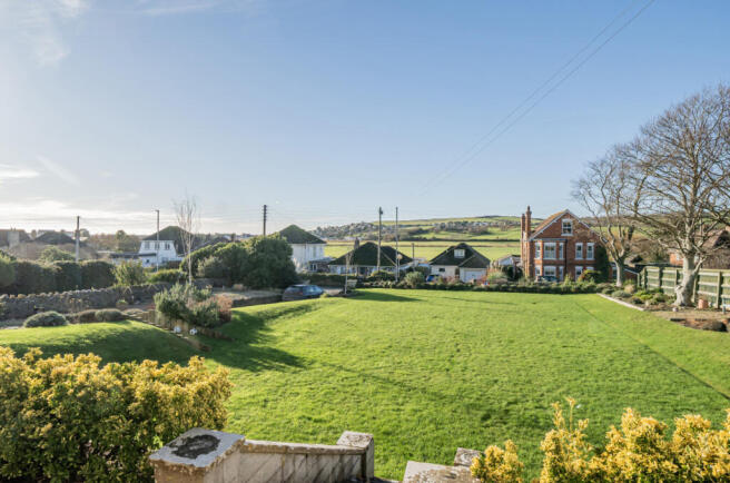 1387674-10-693c22...