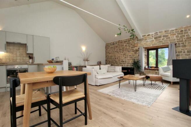 OPEN PLAN LIVING AREA