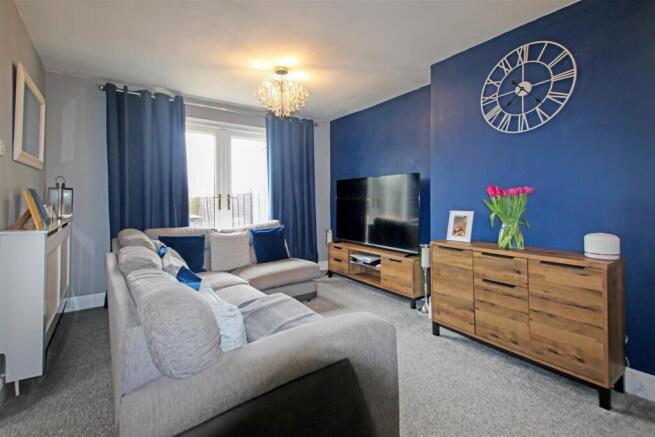 LOUNGE/ DINING ROOM