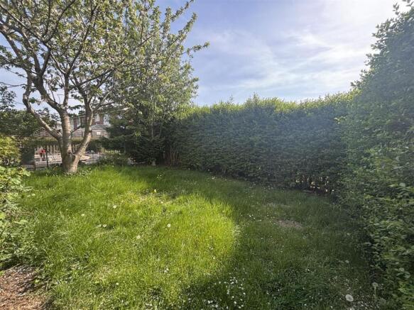 FRONT GARDEN