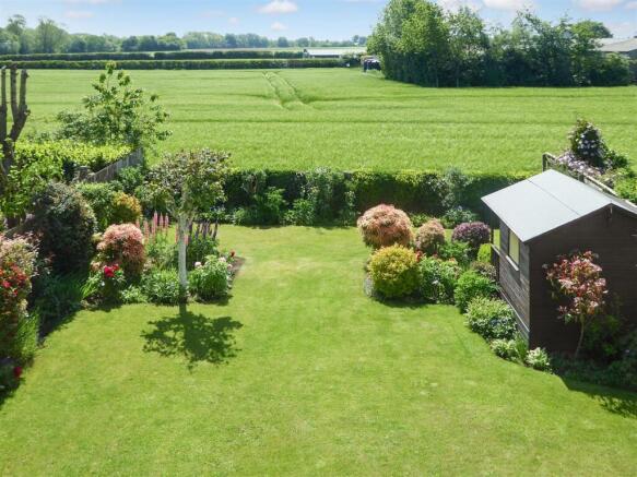 SOUTH FACING REAR GARDEN